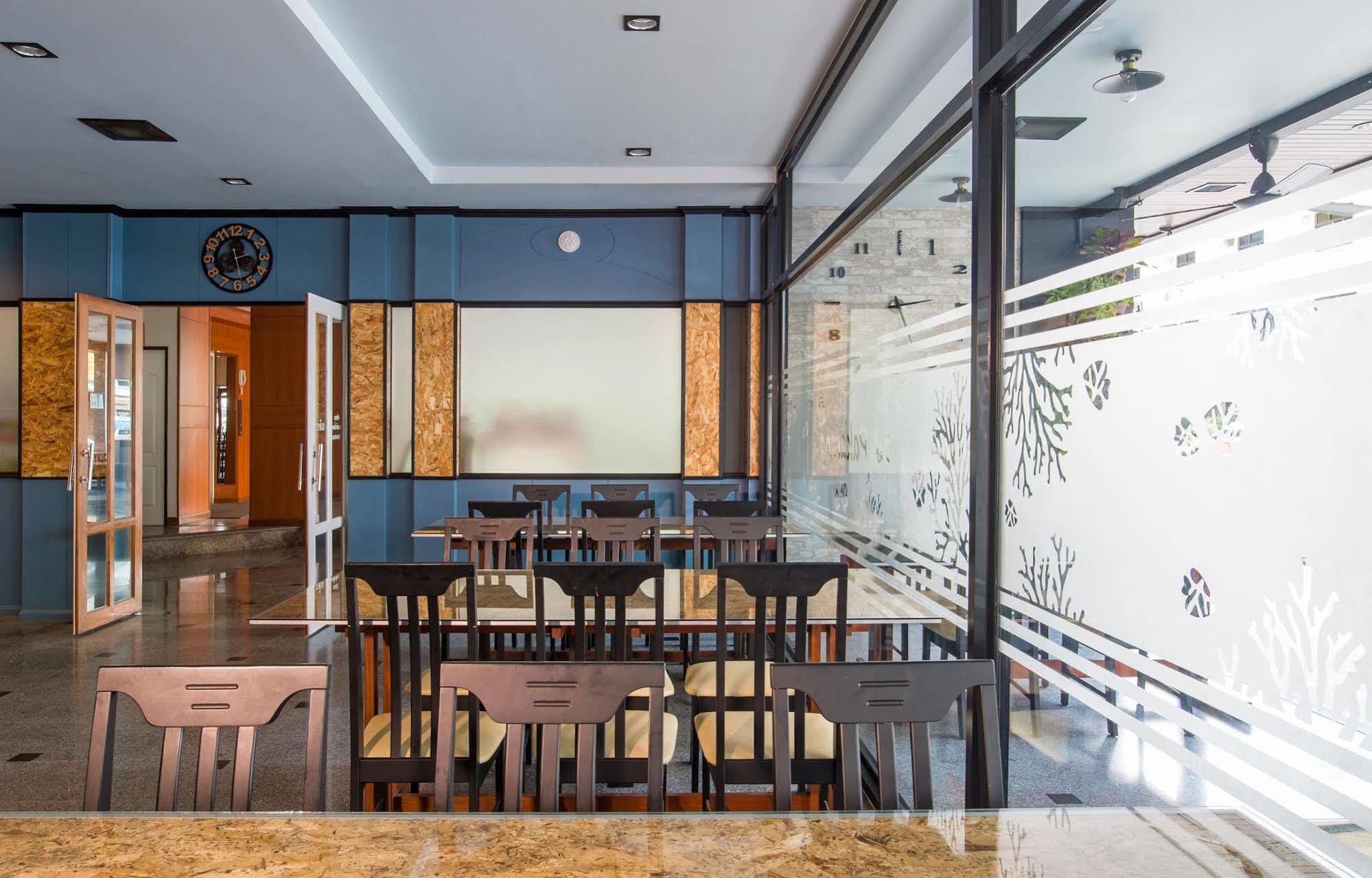 Hostel Amity Poshtel *